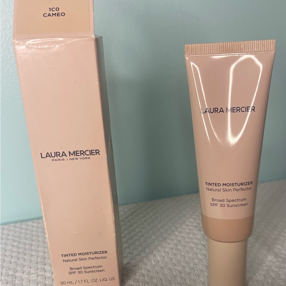 Laura Mercier Tinted Moisturizer in Cameo